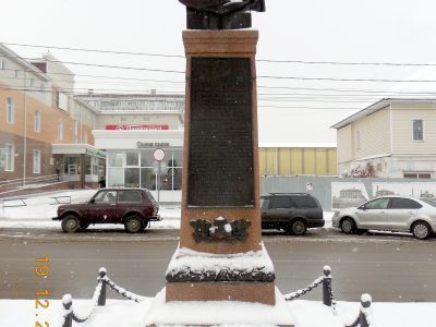 Бюст дважды Героя Советского Союза М.Е. Катукова