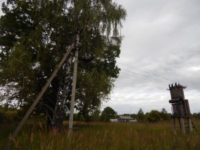 Памятное место, где в 1944 г. базировался женский авиационный полк под командованием Героя Советского Союза В. Гризодубовой
