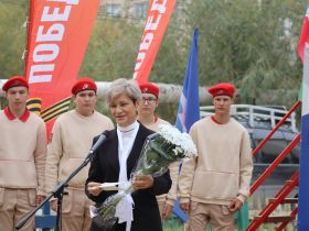 Дворовый концерт организовали для жительницы блокадного Ленинграда в Якутске