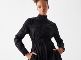 Женское платье Lacoste свободного кроя с поясом