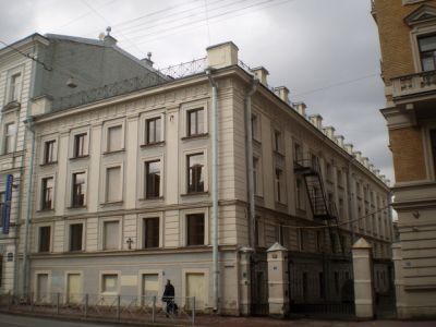 Здание архива (до 1851 г. здание склада Магазинского двора Гофф-Интендантской конторы)
