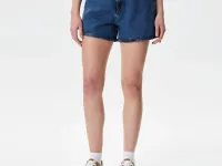 Женские короткие джинсовые шорты Lacoste на пуговице