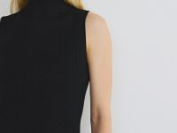 Вязаное платье с воротником-стойкой, Черный