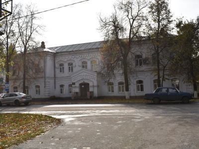 Бывший 2-х этажн. комплекс зданий земской больницы с пристройками