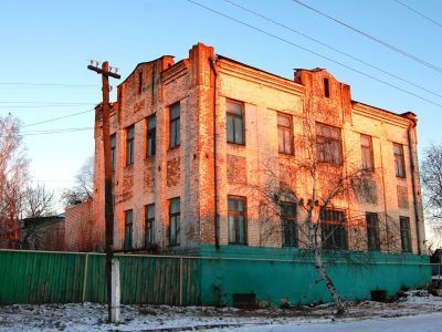 Здание поликлиники