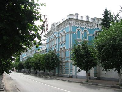 Здание I-го Дома Советов, где 26 ноября 1917 г. состоялся пленум Совета рабочих, солдатских и крестьянских депутатов. 31 августа 1919 г. выступал председатель ВЦИК Калинин Михаил Иванович, а в январе 1920 г.- американский публицист Джон Рид