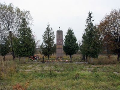 Памятное место, где захоронены дети, погибшие от рук фашистов 1942-43 гг.