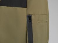 Ветровка с капюшоном