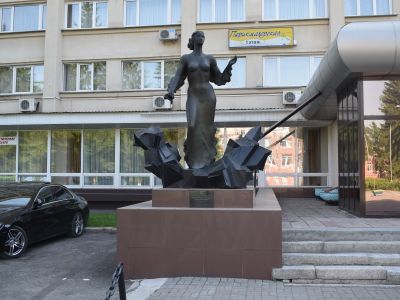 Скульптурная композиция "Земля Кузнецкая"