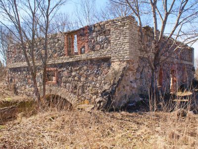 Мельница у реки