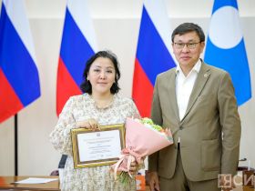 Госнаграды вручили журналистам Якутии в День национальной печати