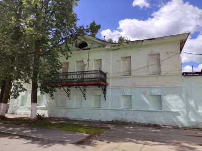 Бывший дом управляющего заводом (ныне здание заводоуправления)