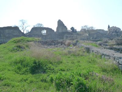 Приморская оборонительная линия с башнями и воротами