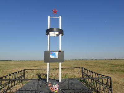 Братская могила воинов Советской Армии, погибших в 1942 - 1943 гг.