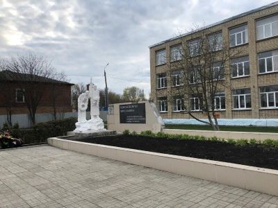 Братская могила с захоронением воинов, погибших в период Великой Отечественной войны 1941 - 45 гг.