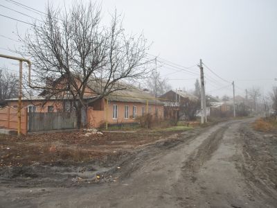 Три здания и блиндаж, в которых находились командование и штаб Юго-Западного фронта в 1943 г.