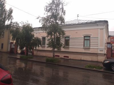 Господский дом в саду