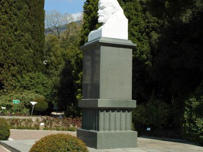 Памятник В.И.Ленину (скульптор А.П.Кибальников)