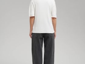 Легкий джемпер-поло прямого кроя