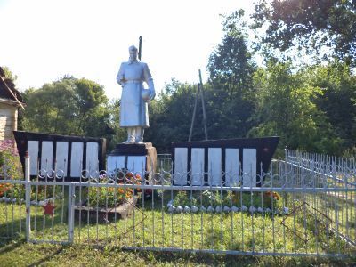 Братская могила 32 партизан, погибших в 1941-1942 гг. в боях с немецко-фашистскими захватчиками