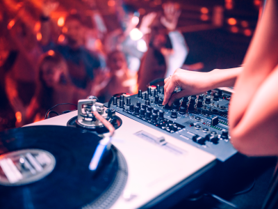 Билеты на Новогодние пляжные вечеринки (ТРЦ «Сургут Сити Молл») / Концерт | Афиша | ИнфоТаймс