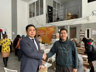 Порядка тысячи окопных свечей изготовили для участников СВО сотрудники Госстройжилнадзора Якутии