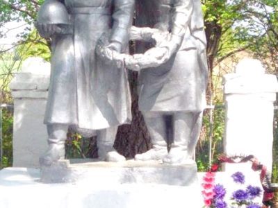 Братская могила с захоронением воинов, погибших в боях в период Великой Отечественной войны 1941—1945 гг.