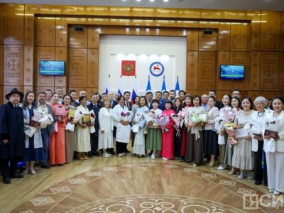 Госнаграды вручили журналистам Якутии в День национальной печати