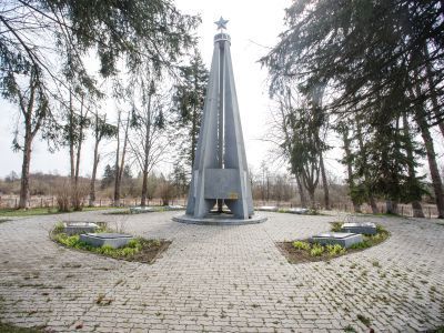 Братская могила советских воинов, погибших в январе 1945 года
