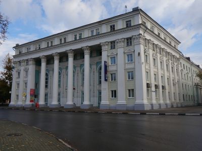 Жилой дом с магазином