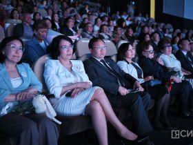 Лучших социальных работников Якутии отметили высокими наградами