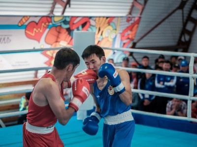 В Амге определились полуфиналисты по боксу в пяти весовых категориях