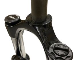 Rst Вилка RST Dirt RA 26 1-1/8 x 260mm, ход 100мм V-Disc, цвет Черный