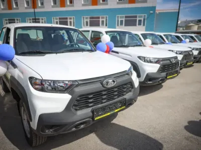 17 новых автомобилей передали районным больницам Якутии