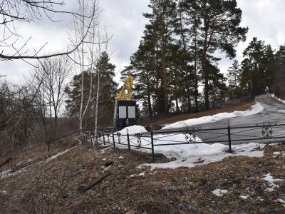 Братская могила советских воинов, погибших в боях с фашистскими захватчиками в 1943 году. Захоронено 97 человек, имена установлены. Скульптура советского воина
