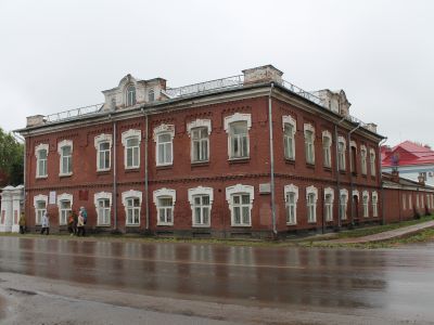 Памятник истории (бывший Дом купца Столбова)