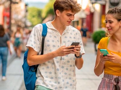 Кнопочные телефоны набирают популярность среди молодежи