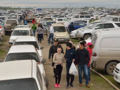 На Ысыахе Туймаады организовано более 5 тысяч стояночных мест для автотранспорта