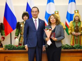 Айсен Николаев вручил государственные награды отличившимся якутянам