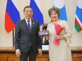 Госнаграды вручили деятелям культуры и искусства Якутии