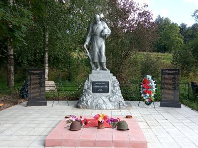 Братская могила советских воинов, погибших в боях с фашистами