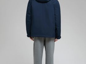 Утепленная куртка с капюшоном