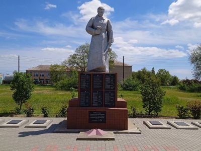 Братская могила советских воинов, погибших в период Сталинградской битвы