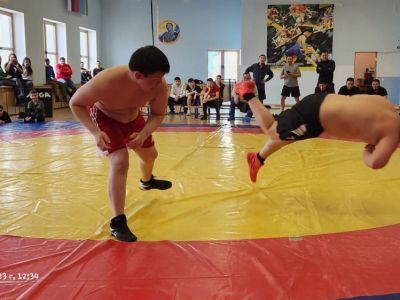 Блиц-турниры Мирнинской Ассамблеи выявили сильнейшие команды в перетягивании каната, лыжах, хапсагае