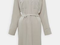 Платье сафари с нагрудными карманами и поясом