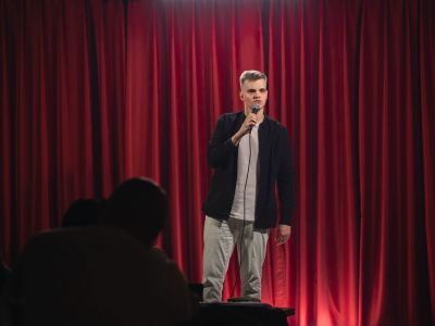 Билеты на Питерский Stand-up на Белинского (Мансарда Поднебесная) / Стендап | Афиша | ИнфоТаймс