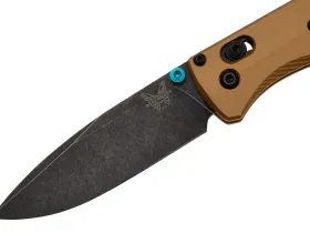 Складной нож Benchmade Bugout сталь M390, рукоять Burnt Brass Aluminum