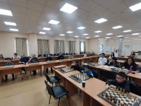 Международный гроссмейстер провел мастер-класс по шахматам в Якутске