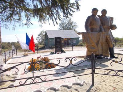 Братская могила 40 воинов, погибших в 1943 г. в боях с немецко-фашистскими захватчиками при освобождении села