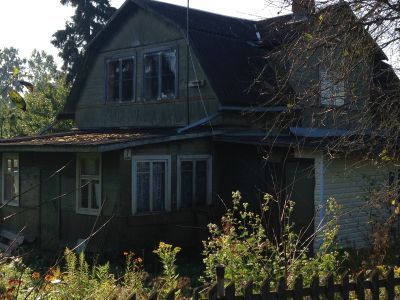 Дом, где в 1885-1890 гг. жил выдающийся ученый-конструктор стрелкового оружия, генерал Советской Армии Федоров В.Г. На доме установлена памятная доска